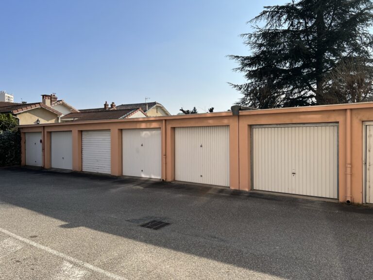 Garage - T3 - Bourg Les Valence